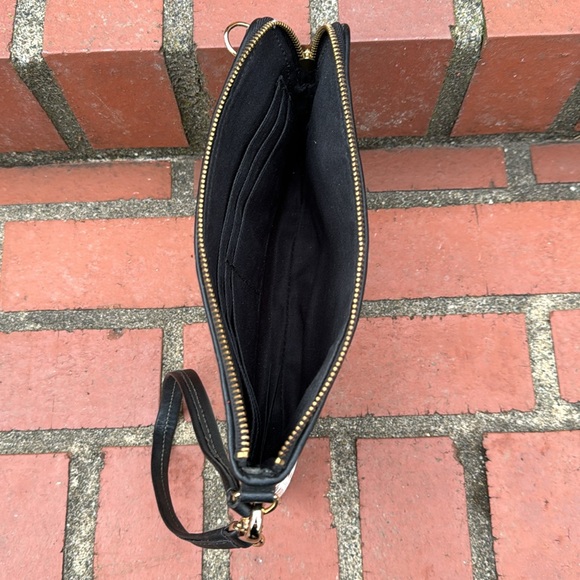 Fossil wristlet with convertible handle. Perfect size for kindle reader. - Picture 4 of 5